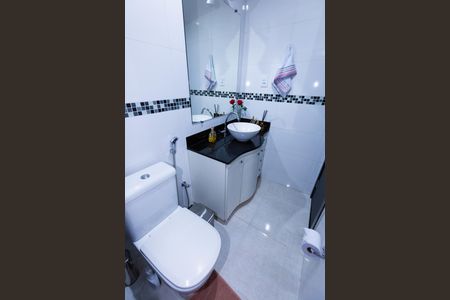 Apartamento à venda com 68m², 2 quartos e 1 vaga Apartamento à venda com 68m², 2 quartos e 1 vagaBanheiro Social