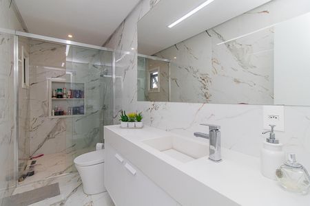 Casa de condomínio à venda com 309m², 3 quartos e 4 vagasBanheiro da Suíte 2