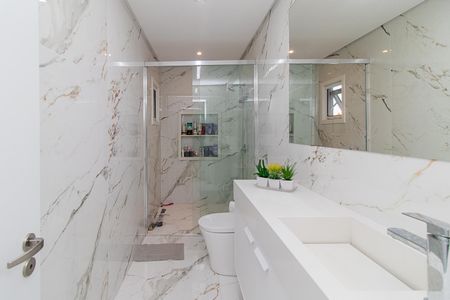 Casa de condomínio à venda com 309m², 3 quartos e 4 vagasBanheiro da Suíte 2