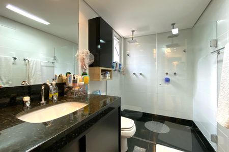 Apartamento à venda com 70m², 2 quartos e 2 vagas Apartamento à venda com 70m², 2 quartos e 2 vagasBanheiro da Suíte