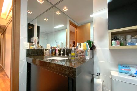 Apartamento à venda com 70m², 2 quartos e 2 vagas Apartamento à venda com 70m², 2 quartos e 2 vagasBanheiro da Suíte