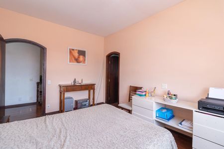 Casa à venda com 308m², 3 quartos e 2 vagasSuíte