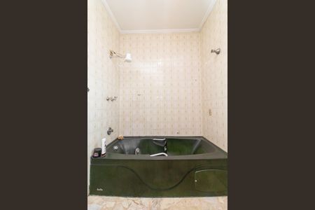 Casa à venda com 308m², 3 quartos e 2 vagasBanheiro 1 da Suíte