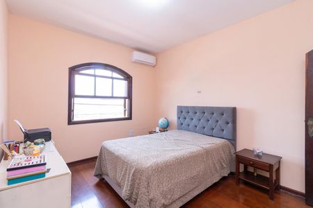 Casa à venda com 308m², 3 quartos e 2 vagasSuíte