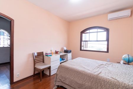 Casa à venda com 308m², 3 quartos e 2 vagasSuíte