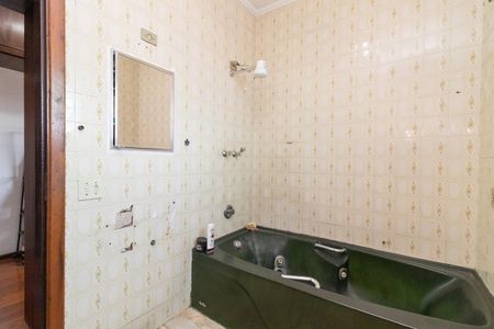 Casa à venda com 308m², 3 quartos e 2 vagasBanheiro 1 da Suíte