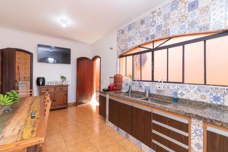 Casa à venda com 308m², 3 quartos e 2 vagasCozinha da área gourmet