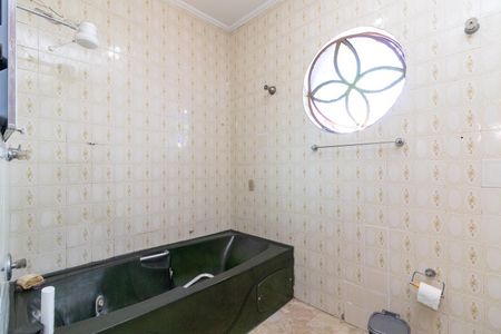 Casa à venda com 308m², 3 quartos e 2 vagasBanheiro 1 da Suíte