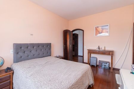 Suíte de casa à venda com 3 quartos, 308m² em Jardim Piratininga, São Paulo