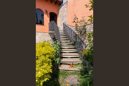 Casa à venda com 308m², 3 quartos e 2 vagasEscada