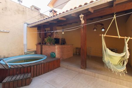 Casa de condomínio para alugar com 190m², 3 quartos e 2 vagasQuintal