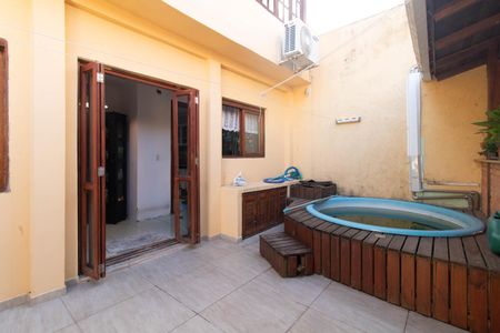 Casa de condomínio para alugar com 190m², 3 quartos e 2 vagasQuintal