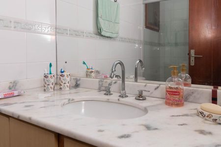 Casa de condomínio para alugar com 190m², 3 quartos e 2 vagasBanheiro da Suíte