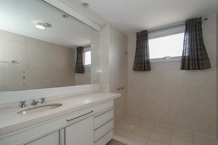 Apartamento para alugar com 169m², 3 quartos e 2 vagasBanheiro da Suíte 1