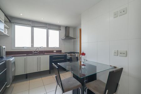 Apartamento para alugar com 169m², 3 quartos e 2 vagasCozinha