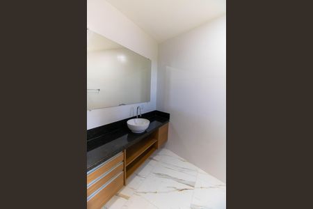 Casa à venda com 292m², 5 quartos e 10 vagasBanheiro da Suíte 1