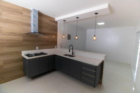 Casa à venda com 292m², 5 quartos e 10 vagasCozinha