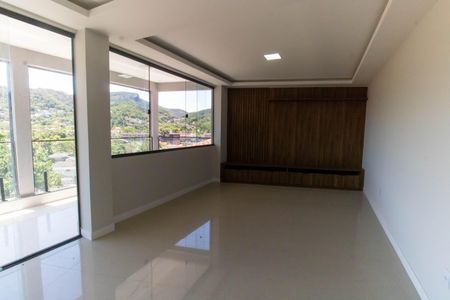 Sala de casa à venda com 5 quartos, 292m² em Itaipu, Niterói