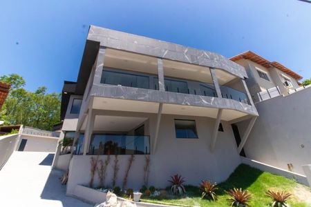 Casa à venda com 292m², 5 quartos e 10 vagasFachada