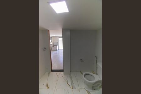 Casa à venda com 292m², 5 quartos e 10 vagasBanheiro da Suíte Externa 