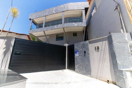 Casa à venda com 292m², 5 quartos e 10 vagasPlaquinha 