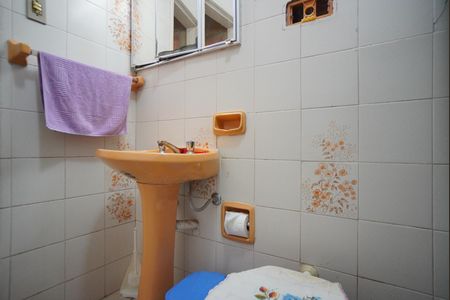 Casa à venda com 230m², 4 quartos e 4 vagasBanheiro Corredor 1