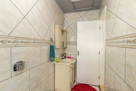 Casa para alugar com 200m², 5 quartos e 8 vagasBanheiro Social 2