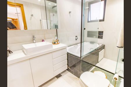 Apartamento à venda com 126m², 2 quartos e 2 vagasBanheiro da Suíte 1