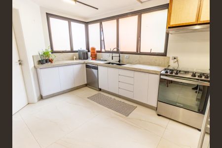 Apartamento à venda com 126m², 2 quartos e 2 vagasCozinha