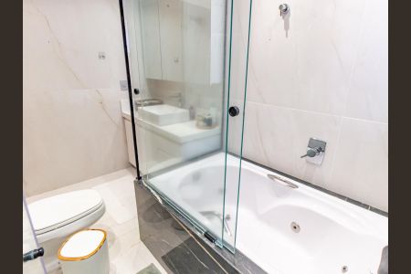 Apartamento à venda com 126m², 2 quartos e 2 vagasBanheiro da Suíte 1