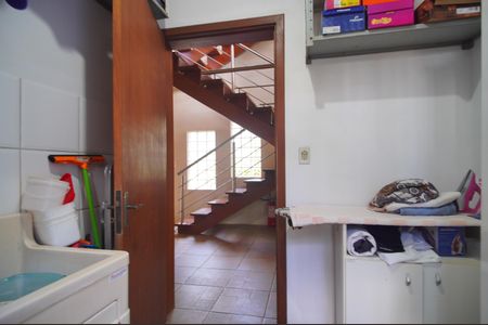 Casa à venda com 303m², 2 quartos e 2 vagasÁrea de Serviço