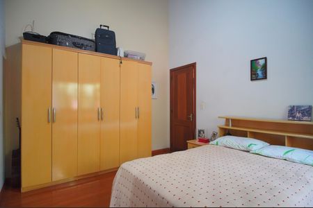 Casa à venda com 303m², 2 quartos e 2 vagasSuíte 1