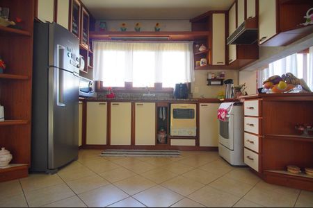 Casa à venda com 303m², 2 quartos e 2 vagasCozinha