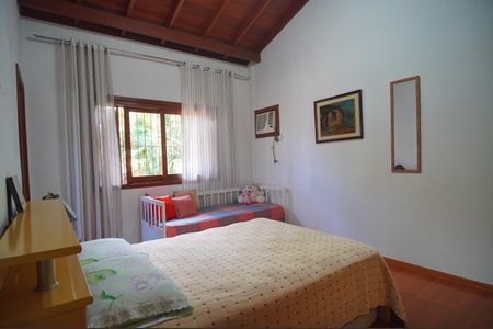 Casa à venda com 303m², 2 quartos e 2 vagasSuíte 1