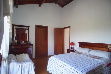 Casa à venda com 303m², 2 quartos e 2 vagasSuíte 2