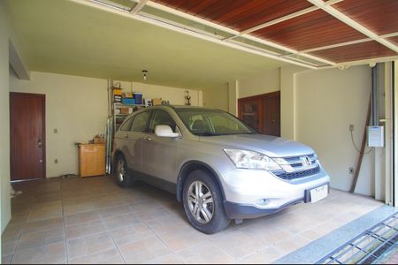 Casa à venda com 303m², 2 quartos e 2 vagasGaragem