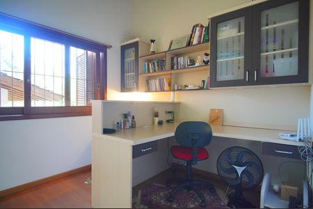 Casa à venda com 303m², 2 quartos e 2 vagasEscritório