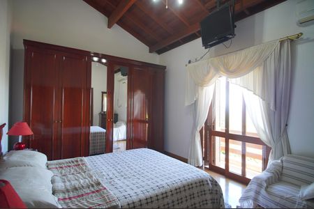 Casa à venda com 303m², 2 quartos e 2 vagasSuíte 2