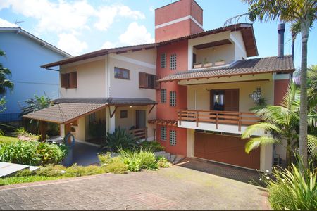 Casa à venda com 303m², 2 quartos e 2 vagasÁrea externa