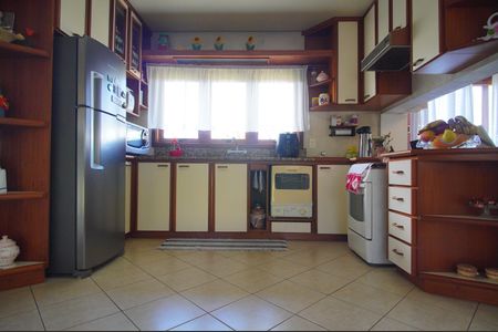 Casa à venda com 303m², 2 quartos e 2 vagascozinha