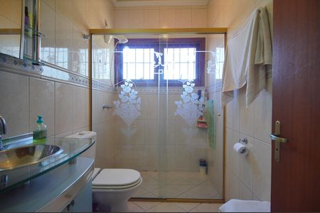 Casa à venda com 303m², 2 quartos e 2 vagasBanheiro da Suíte 1