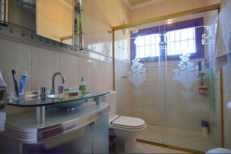 Casa à venda com 303m², 2 quartos e 2 vagasBanheiro da Suíte 1