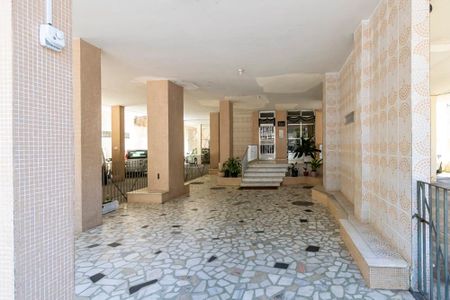 Apartamento à venda com 60m², 2 quartos e sem vagaÁrea comum - Hall da entrada