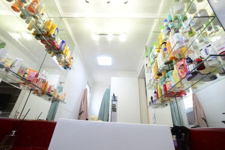 Apartamento à venda com 73m², 1 quarto e 2 vagas Apartamento à venda com 73m², 1 quarto e 2 vagasBanheiro da Suíte