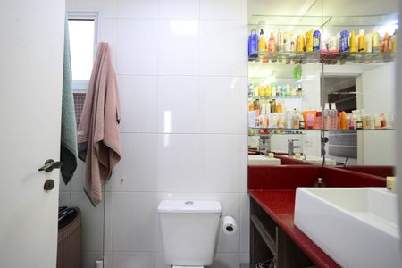 Apartamento à venda com 73m², 1 quarto e 2 vagas Apartamento à venda com 73m², 1 quarto e 2 vagasBanheiro da Suíte