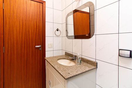 Casa à venda com 120m², 4 quartos e 1 vagaBanheiro