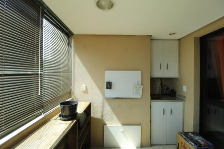 Apartamento à venda com 104m², 3 quartos e 1 vagaÁrea de Serviço