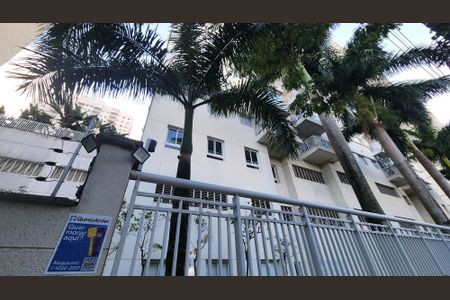 Apartamento para alugar com 95m², 2 quartos e 1 vagaFachada