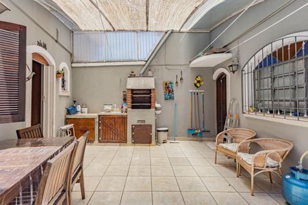 Casa à venda com 230m², 4 quartos e 2 vagas Casa à venda com 230m², 4 quartos e 2 vagasQuintal