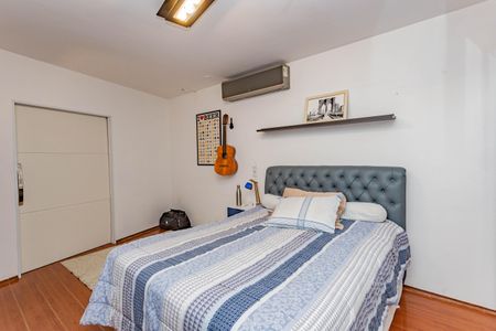 Casa à venda com 230m², 4 quartos e 2 vagas Casa à venda com 230m², 4 quartos e 2 vagasSuíte